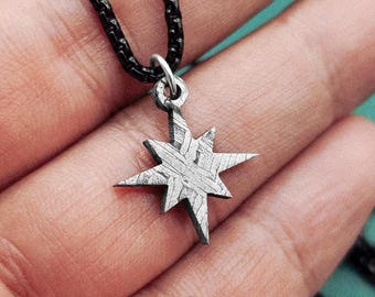 Collar con colgante de estrella de meteorito de hierro, meteorito del grupo IIIE con patrón Widmanstätten, enganche de plata de ley, regalo de joyería espacial celestial.