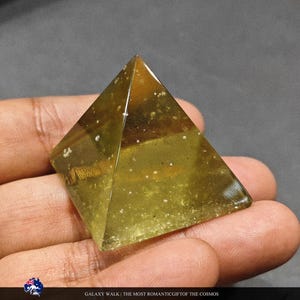 Libysche Wüstenglaspyramide, 38,68 g, seltener goldener Sahara-Tektitkristall, natürliches Sammlerstück, einzigartiges Geschenk