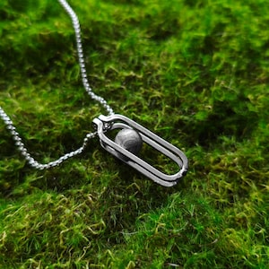 Beweglicher Eisen Meteorit Ball Anhänger, echtes Space Rock in S925 Sterling Silber, Fidget Halskette zur Angstlinderung, einzigartiges kosmisches Geschenk