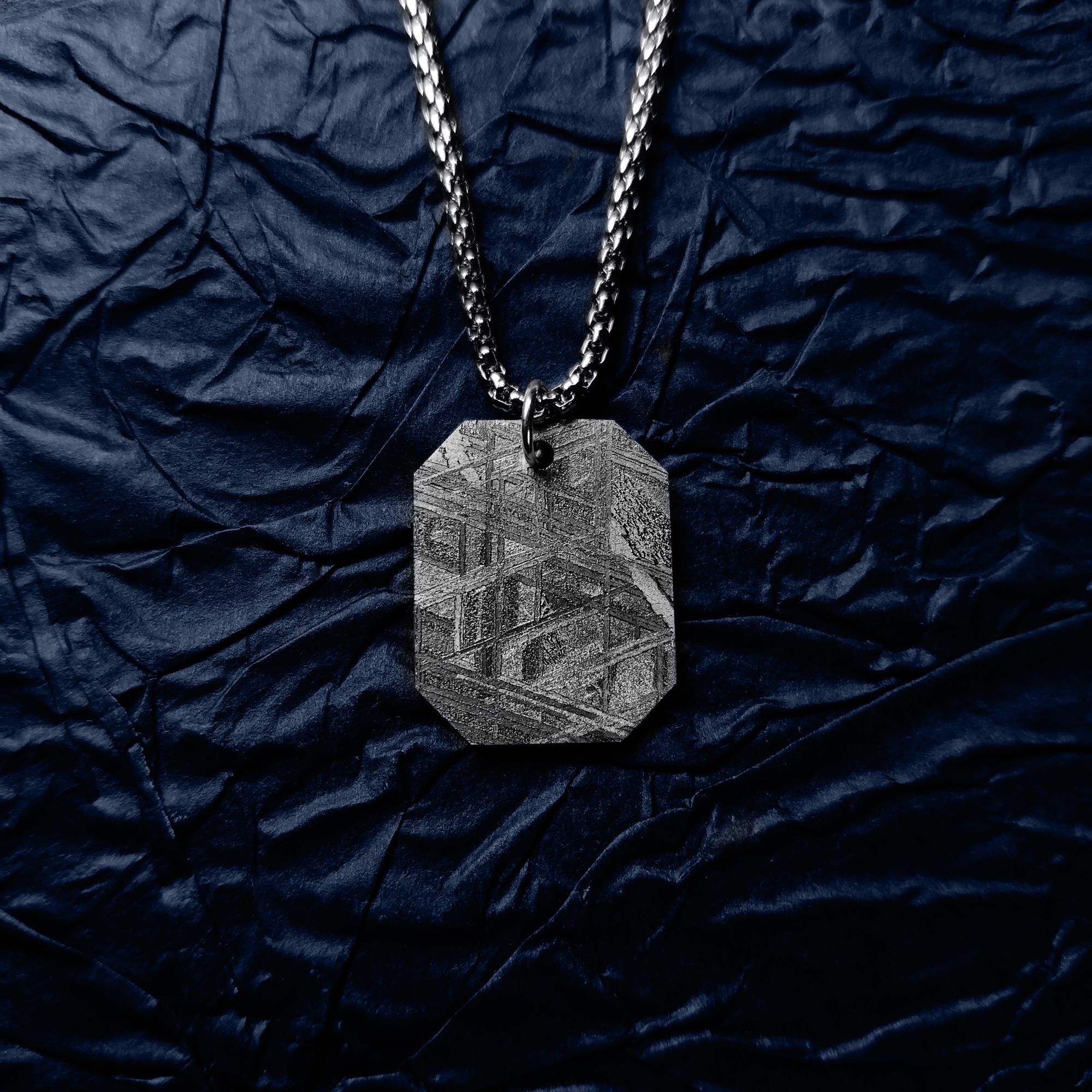 ムオニオナルスタ隕石ペンダントネックレス: ウィドマンシュテッテン