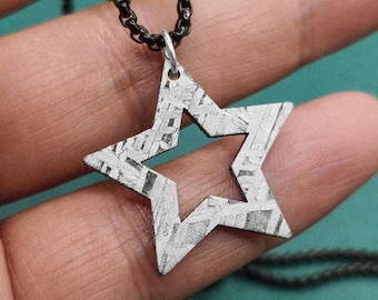 Collar con colgante de estrella de meteorito de hierro, meteorito del grupo IIIE con patrón Widmanstätten, enganche de plata de ley, regalo de joyería espacial celestial.