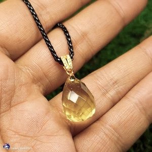 Colgante de cristal del desierto libio S925: joyería artesanal con piedras preciosas amarillas.