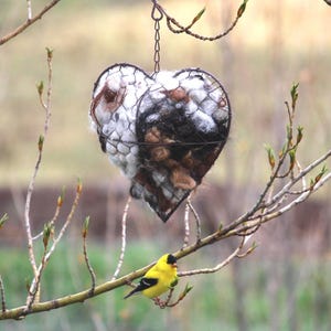 Heart Wire Bird Nester: Authentic Alpaca Fiber Nesting Material - Heavy Duty