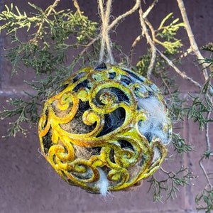 4-inch Yellow Metal Alpaca Bird Nesting Globe and 1 oz. Refill Kit; 100% Raw Alpaca Fiber