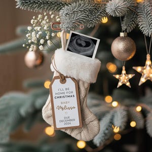de Faire-part de Noël pour bébé | Médaillon à ultrasons pour bas de Noël | Je serai à la maison à Noël pour une grossesse : une toile numérique neutre et modifiable