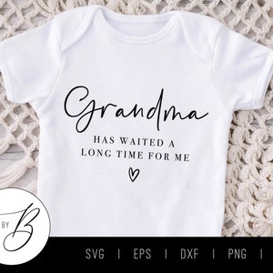 Oma hat lange auf mich gewartet SVG | Schwangerschaftsankündigung SVG | svg, eps, dxf, png, jpg | Geschnittene Datei