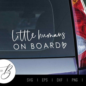 小さな人間たちが乗っている SVG | 赤ちゃん、子供、子供用車用デカール SVG をダウンロード | svg、eps、dxf、png、jpg | カット ファイル
