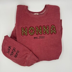 Custom Applique Mom Sweatshirt: Personalized Baby Clothes Memory Gift zdjęcie 11