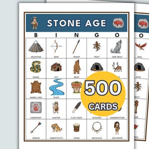 Puede incluir: Una tarjeta de juego de bingo sobre la Edad de Piedra con una cuadrícula de ilustraciones que incluye una montaña, arco, lanza, lobo, serpiente, choza, oso, cueva, río, piel de animal, huella de mano, cazador, cuchillo de sílex, raspador y tambor.