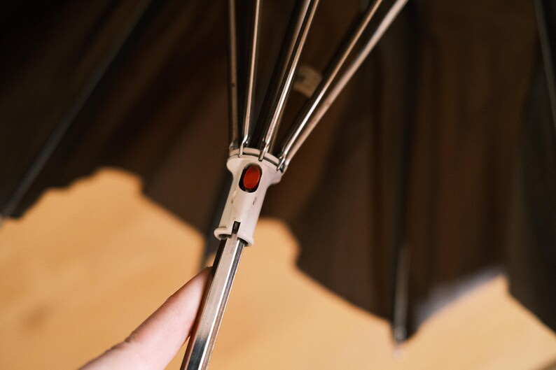 Paraguas compacto vintage Knirps – Fabricado en Taiwán – Paraguas de viaje clásico – 35 cm plegado imagen 7