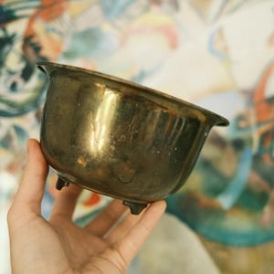 アンティークな脚付き真鍮プランター/オーバーポット