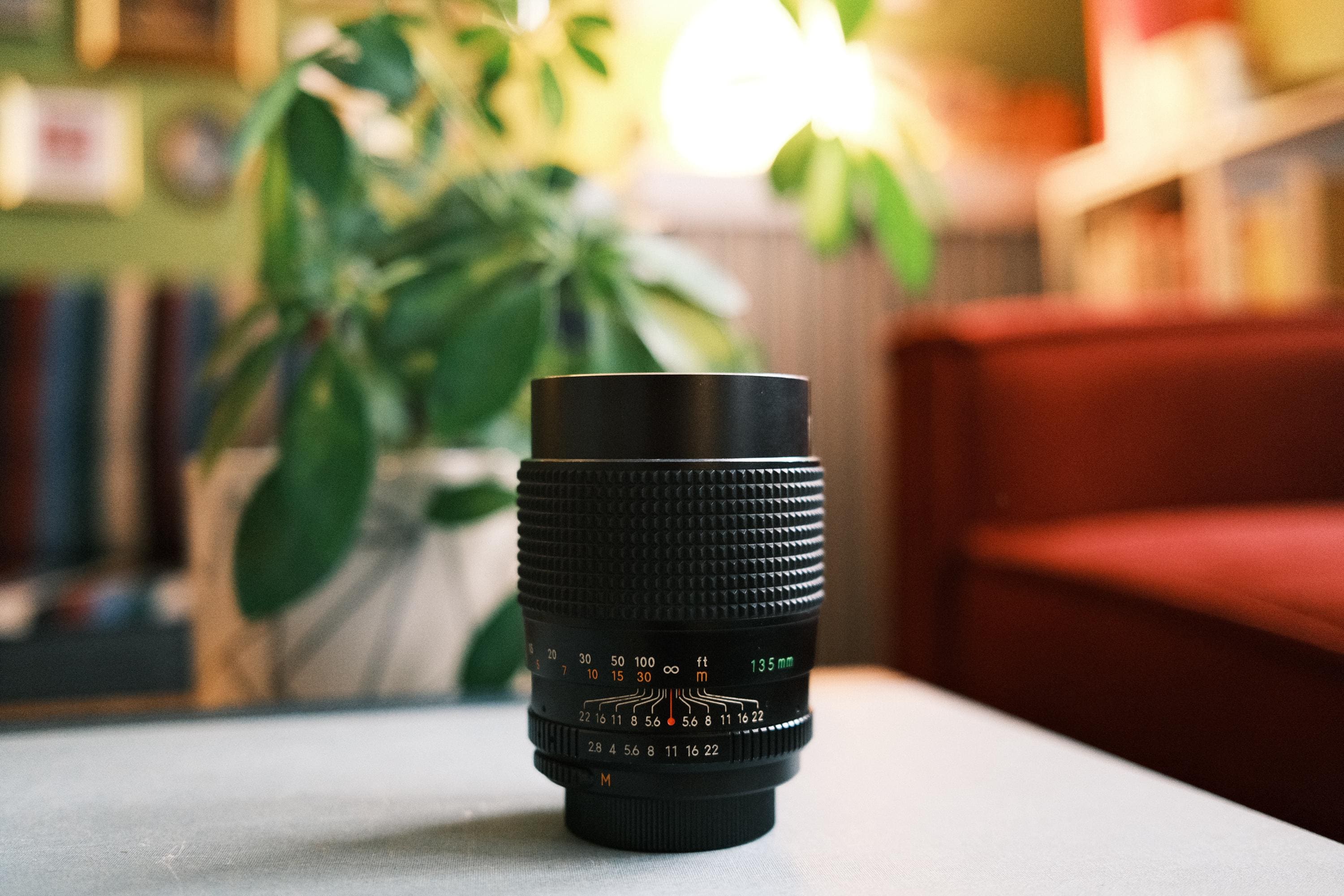 Vintage Chinon 135mm F/2.8 Telephoto Lens – M42 Mount, Manual
