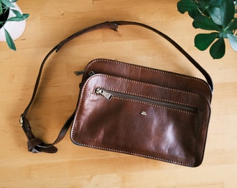 Bolso bandolera vintage de piel marrón The Bridge