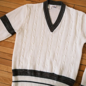 70s Kennington Pullover Lightweight V-Neck Sweater / Cream Color / 100% Acrylic / Women&#39;s size SMALL