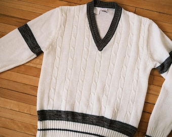 70s Kennington Pullover Lightweight V-Neck Sweater / Cream Color / 100% Acrylic / Women's size SMALL