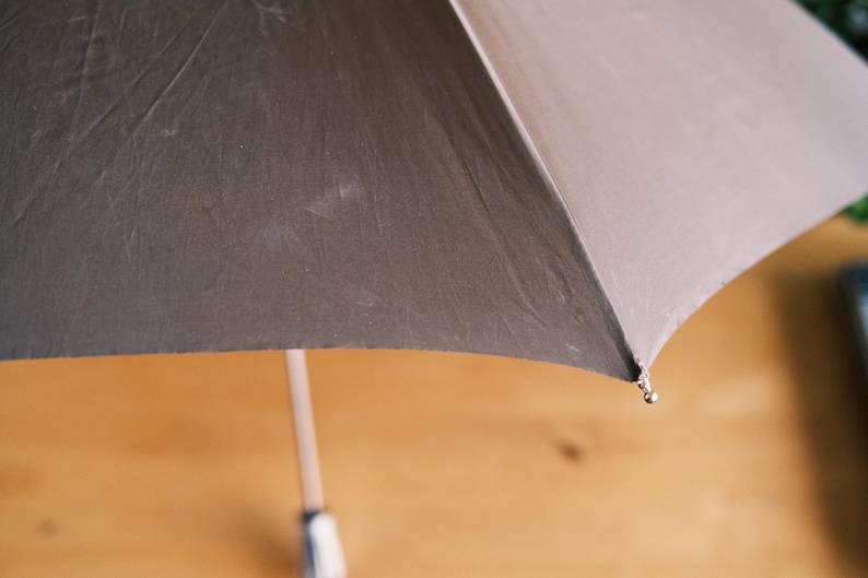 Puede incluir: Un letrero de madera r&uacute;stica con el texto "Welcome to our home" en letras blancas. El letrero presenta un acabado envejecido y un dise&ntilde;o simple y acogedor, ideal para la decoraci&oacute;n de la entrada.