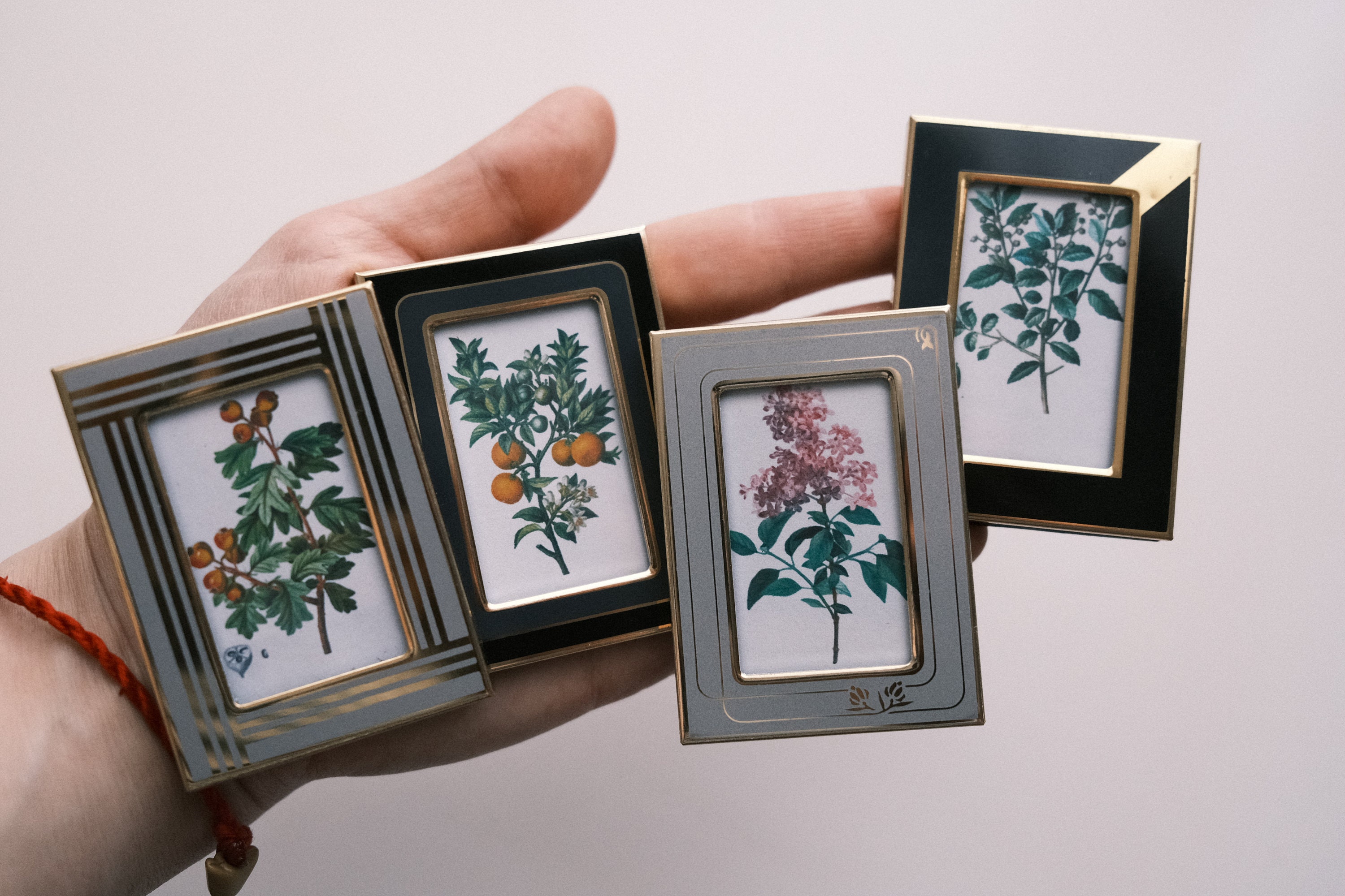 Materials Holds 1 1/16 x 1 3.4 Photo Petite Photo Frames Set of 4 Mini