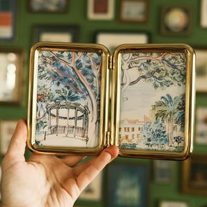 3.2x4.5" Vintage Brass Double Hinged Frame - Rounded Corners - Tabletop Display