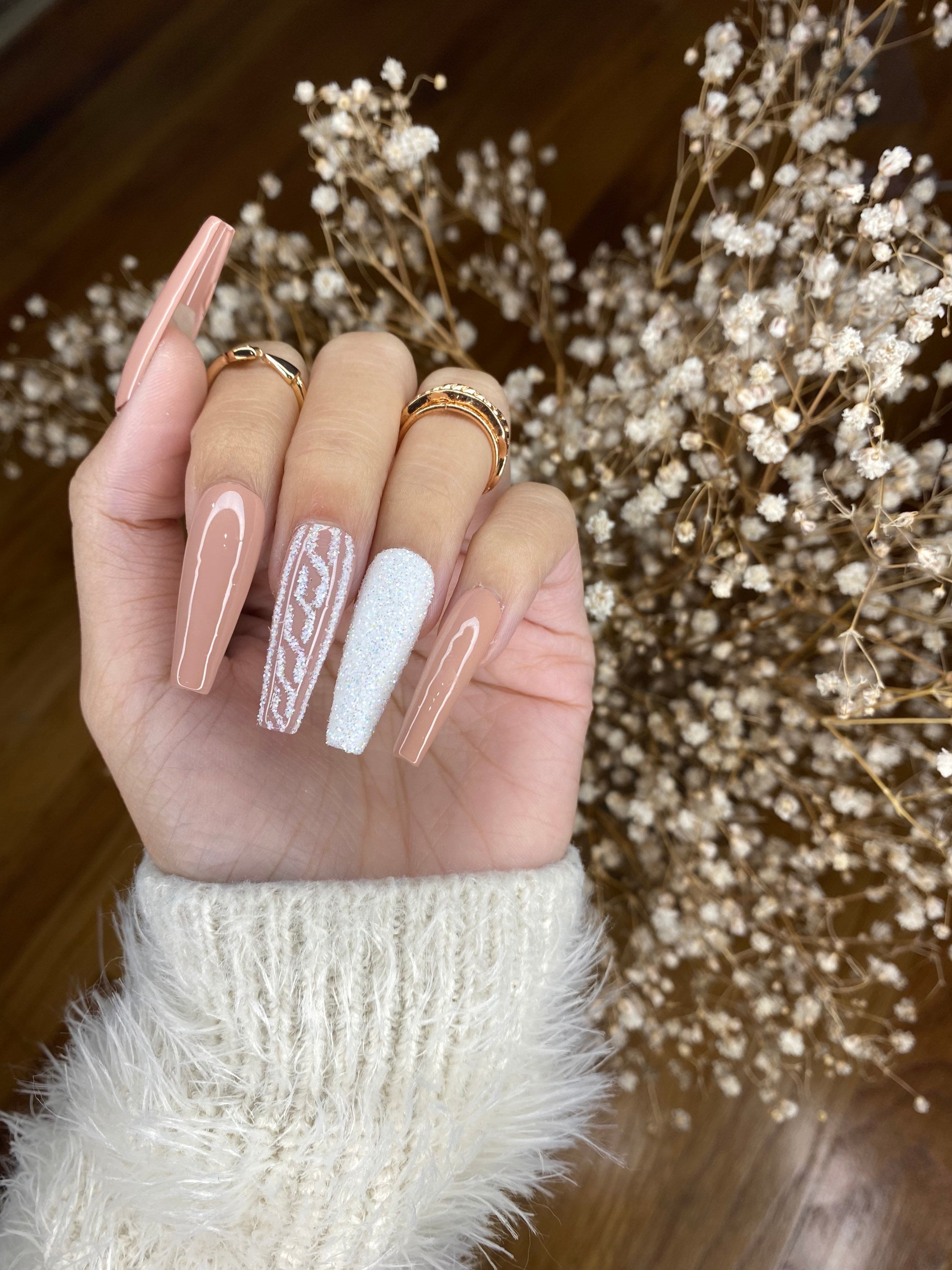 2026 Holiday Nail Trends