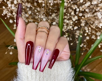Borgoña V Francesa con Prensa de ataúd de pedrería en uñas / Prensa en uñas cortas / Prensa pintada a mano en uñas falsas / Prensa en uñas / Uñas falsas