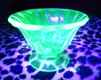 1940s Fostoria Vaseline/Uranium Glass Pedestal Open Salt Dip, Cellar, Dish!
