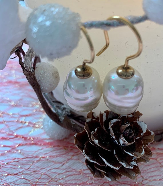White pearl gold earrings