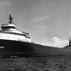Historical Print: Great Lakes Freighter SS EDMUND FITZGERALD - Beautiful Restored Satin Finish Photo - Available in 6 Sizes!
