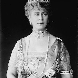 Historical Poster: Mary of Teck, Queen Consort of King George V of ...