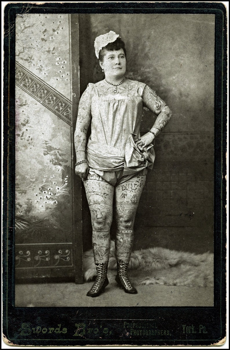 Historic Oddities Photo Print Woman with Full Body Tattoo Unusual Retro Vintage Picture Satin Finish Wall Decor Available in 3 Sizes zdjęcie 1