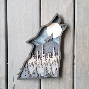 DIGITAAL SVG-BESTAND Glowforge lasergesneden gelaagde huilende wolf bosscène meerlaagse kunst