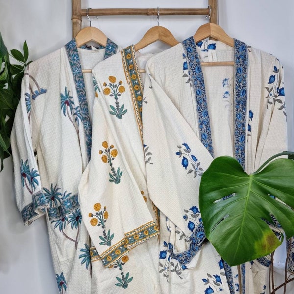 Reine Waffel Baumwolle Handbedruckt Haus Bademantel Sommer Kimono | Blumen Spa-Strand Vertuschen | Frühling Pastell Weiß Blau Gelb Botanischer Garten
