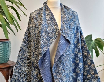 Indigo Reversible Kantha mittlere Länge die ganze Saison Boho Melange Theater Künstler Blau Ajrakh Unisex Front Offen Jacke