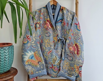 Kantha Reversible Short Länge Frühling Bolero Boho Melange Artist Front Tie Open Jacke | Schrullige Graue Pastell Japanische Orientalische Kunst