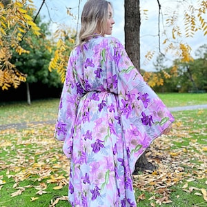 Luxe Boho Haori Kyoto Silky Kimono Regal House Dressing Japanese Robe - Luxury Lounge Digital Flowy Bridal Gown Grey Purple Hue Lily Flower