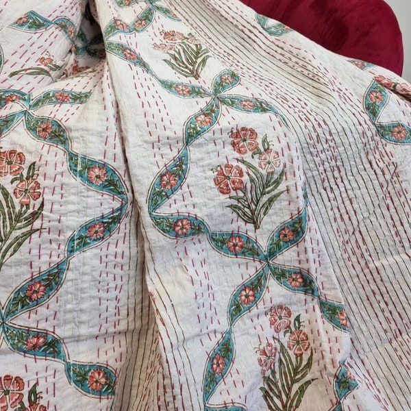 Omkeerbare bed-/slaapbank van puur katoen Kantha Stitch Kingsize handgemaakt handgedrukt bloemen Dohar wit aqua perzik diamanten draai madeliefje