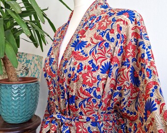 Neue Seide Sari Boho Kimono Regal Haus Robe Luxus Lounge Digitaldruck Flowy Kleid | Elegantes Cafe Karamell Beige Rot Blau Mughal Floral Duster