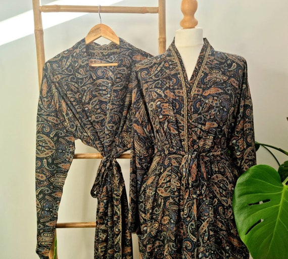 Perzische Koning Regal Romance Beach Artist Wear Perfect voor de huidige Boho Heren Soft Silk Kimono Kleding Herenkleding Pyjamas & Badjassen Jurken Bestseller Luxe Zwart Goud Bloemen 