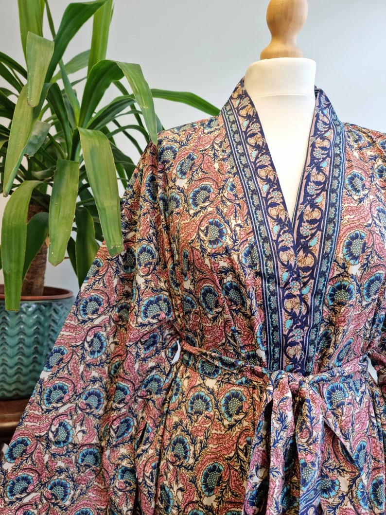 Neue Seidige Sari Boho Kimono Regal Haus Robe Luxus Lounge Digital Print Fließendes Kleid Regal Cream Altrosa Navy Aqua Floral Duster Bild 6