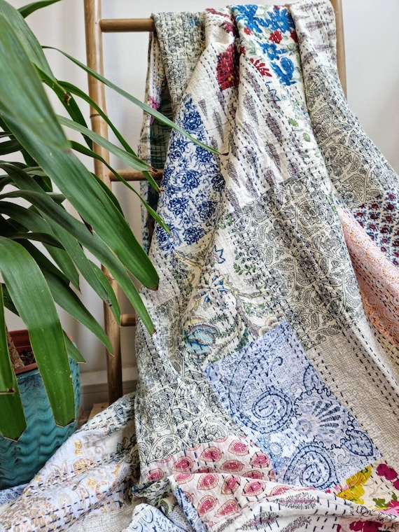 Copriletto Trapuntato In Cotone Blu 220x230 Cm Floral Patchwork - Bianca - Foto 5