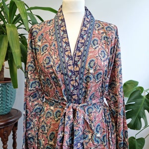 Neue Seidige Sari Boho Kimono Regal Haus Robe Luxus Lounge Digital Print Fließendes Kleid Regal Cream Altrosa Navy Aqua Floral Duster Bild 3