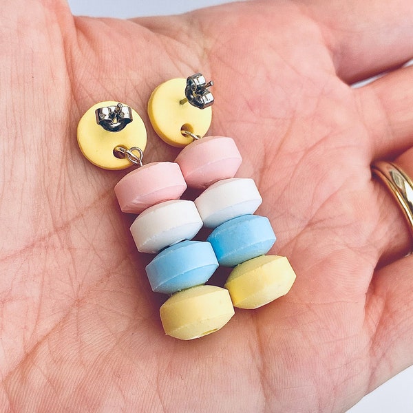 Boucles d’oreilles inspirées des bonbons sucrés en polymère avec clou