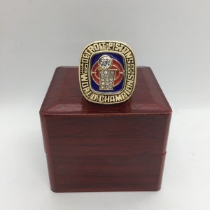 1989 Detroit Pistons Championship Ring with Wooden Display ...
