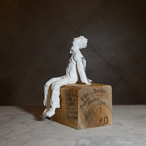 Scultura artistica "Il Piccolo Principe", realizzata a mano in carta. Realizzata su ordinazione.