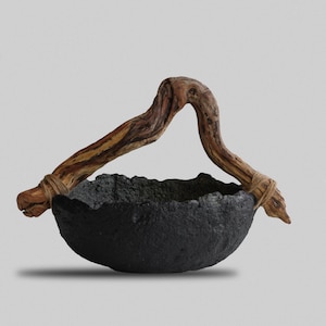 Ciotola in cartapesta Wabi Sabi con manico in legno galleggiante – Contenitore organico nero – Finitura impermeabile – Decorazione rustica e minimalista per la casa