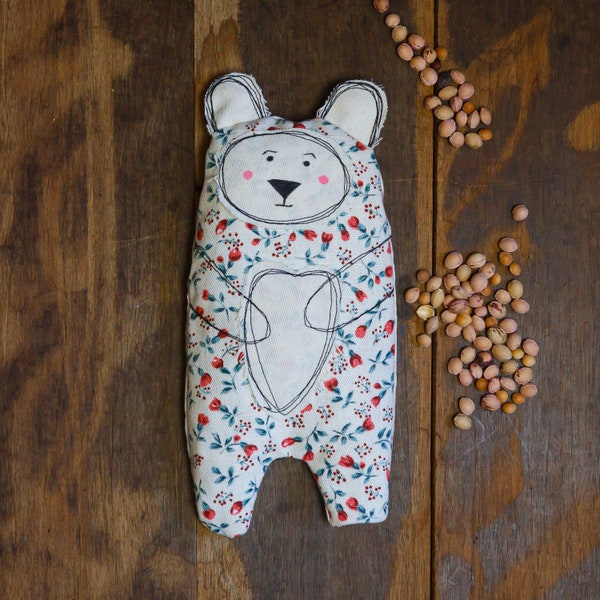 Handmade Bear-shaped Warming Pad - Eco-Friendly Cherry Pit Heat / Cold Therapy - Cute and Sustainable Relief for Newborns and Children.