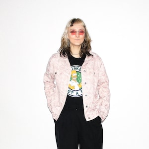 VINTAGE DENIM JACKET - Vintage babyroze denim jack met bloemenprint uit de jaren 90