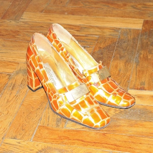 VINTAGE HEELS - Vintage Y2K alligator print heel shoes in orange