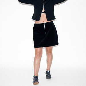VINTAGE SKIRT - Vintage Y2K corduroy mini skirt in black