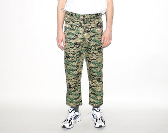 VINTAGE TROUSERS, 90s, Y2K, 00s - Vintage 90s pixelated forest camo cargo trousers in green