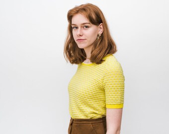 VINTAGE WOMENS TOP - Vintage 90s stretchy cute short-sleeve top in yellow